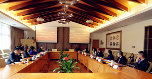 以色列何澤偉大使攜夫人一行訪問天堂硅谷