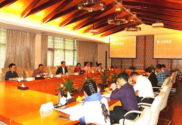 四川省經信委鄧群偉副主任一行到訪我司考察交流 四川省經信委鄧群偉副主任一行到訪我司考察交流