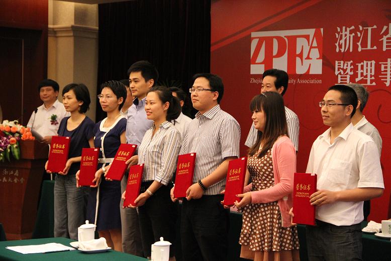 公司在省股權(quán)投資行業(yè)協(xié)會(huì)年度會(huì)議上喜獲三項(xiàng)殊榮